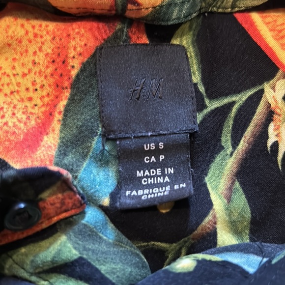 Sleeveless H&M tangerine button up - Picture 3 of 3